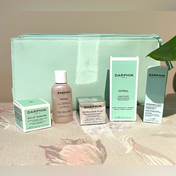 DARPHIN Essential Beauty Bag - Picture 4 of 8